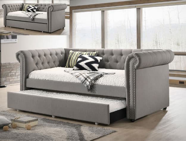 model Ellie Daybed picture